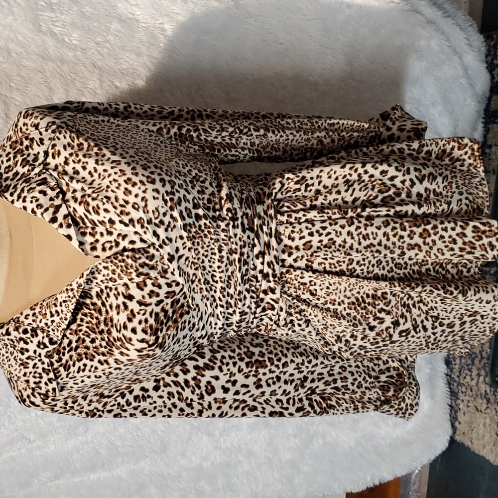 Lisa International 🐆 Cheetah print top